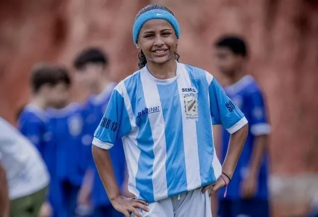Promessa do futebol feminino de Colatina, Evellyn Freitas Cozer participará da copa Richarlison, em Nova Venécia
