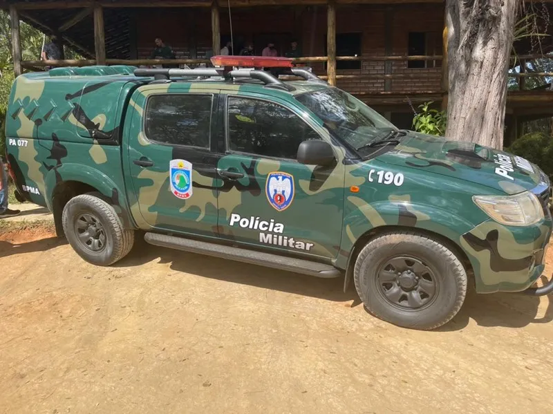 Polícia Ambiental prende homem com armas e animal abatido em Barra de São Francisco