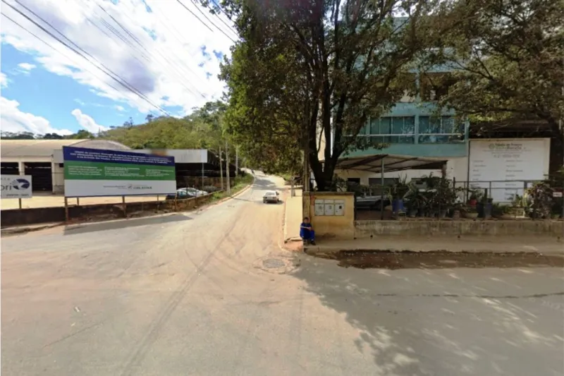Acidente entre motocicleta e ônibus deixa mulher ferida em Colatina