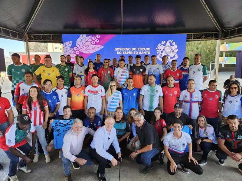 Governador Casagrande entrega uniformes e materiais esportivos para municípios Participantes da Copa Sesport 2024