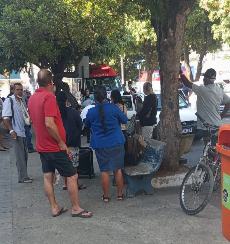 Mulher dá à luz dentro de carro em frente a hospital no centro de Colatina