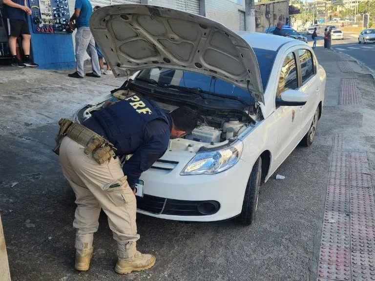 Carro comprado em Colatina e com placas diferentes é apreendido pela PRF em Cariacica