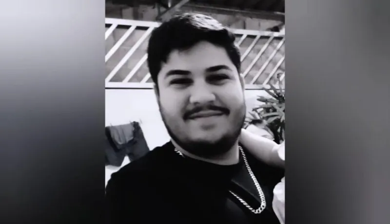 Jovem morre após bater moto contra placa de sinalização em Mantena