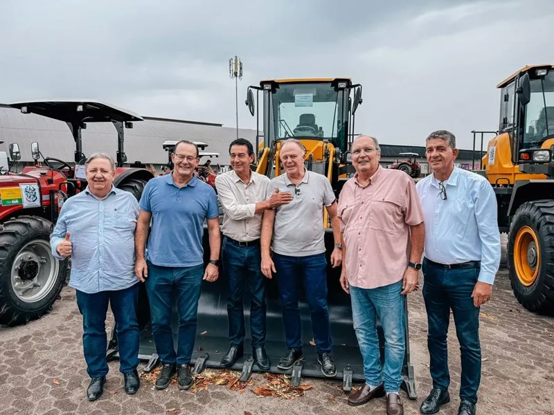 Governo do Estado entrega 81 máquinas agrícolas para 42 municípios. Confira as cidades da região que foram contempladas