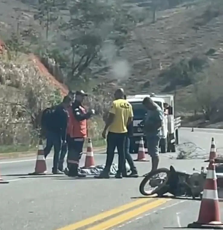 Acidente entre motocicletas deixa um morto e dois feridos nesta quinta-feira (29), em Colatina