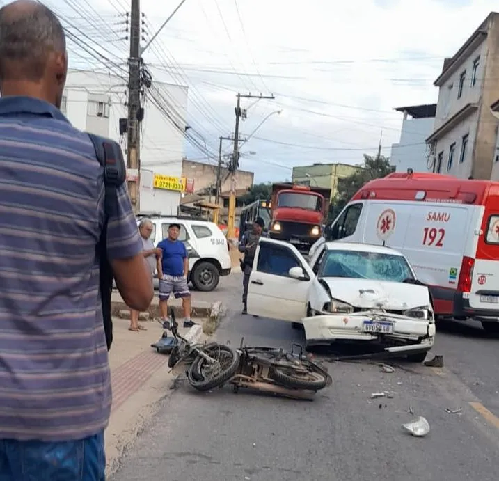 Colisão entre moto e utilitário deixa motociclista ferido em Colatina