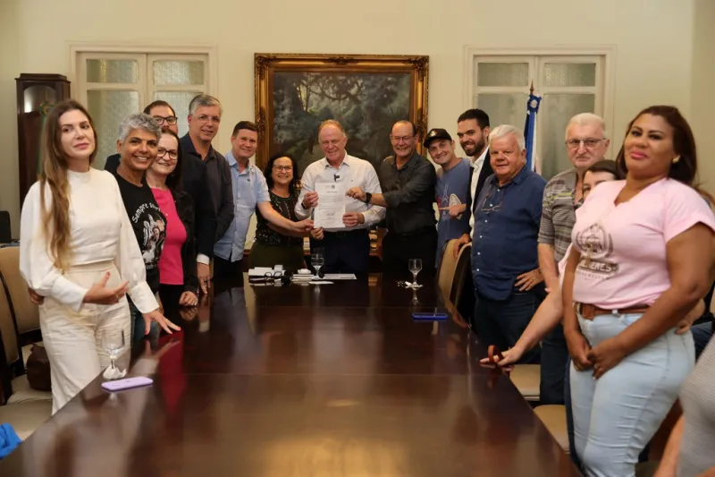 Governador Casagrande anuncia pavimentação de estrada em Santa Teresa com investimento de R$ 8,7 milhões