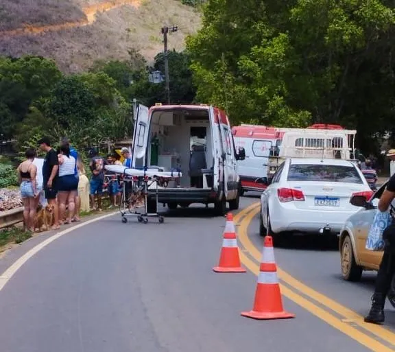 Grave acidente envolvendo motocicletas deixa três feridos em Marilândia