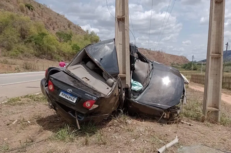 Acidente com morte na Reta Grande, em Colatina, deixa motorista preso nas ferragens