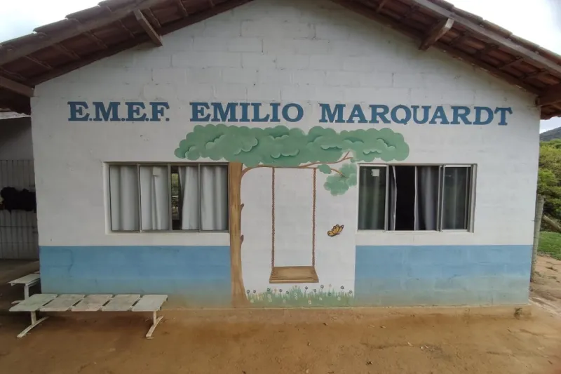 Alunos de escola municipal em Pancas estão sem aula devido à polêmica transferência para imóvel sem estrutura adequada