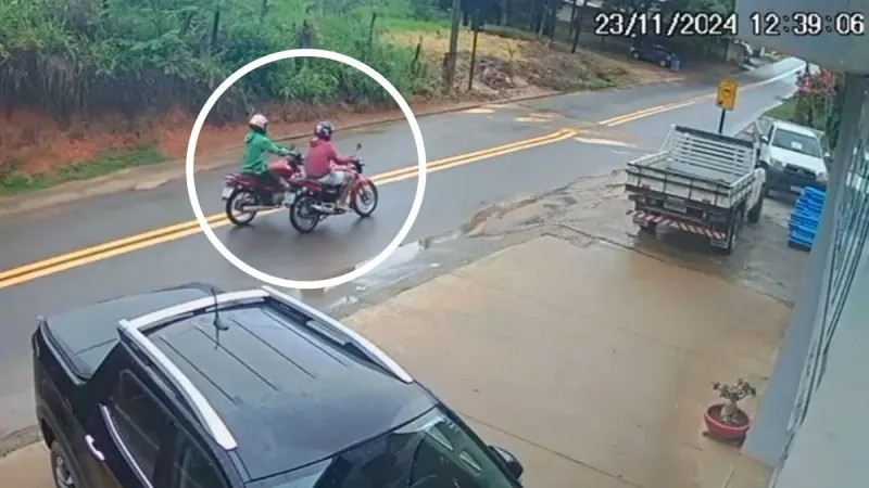 Quatro amigos são flagrados furtando moto em Rio Bananal, mas alegam mal entendido
