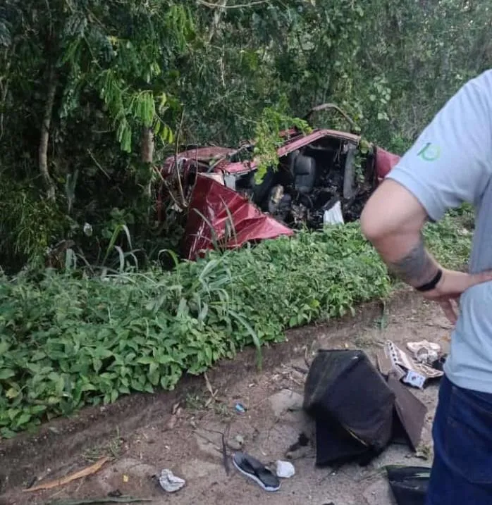 Acidente na BR-259 em Colatina: carro fica destruído em colisão e motorista morre no local