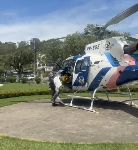 Vídeo: criança de Águia Branca de 1 ano com queimaduras graves é transferida pelo NOTAER para Vitória