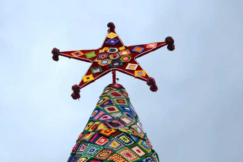Árvore de Natal de crochê de 10 metros é destaque em Santa Maria de Jetibá, Espírito Santo