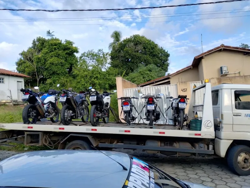 Seis motos de influenciador digital são apreendidas pela Polícia Militar em ação no Centro de Montanha