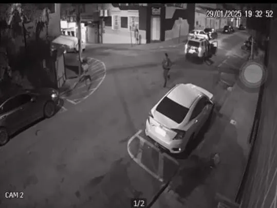 Vídeo: homem é preso em flagrante após roubar celular de adolescente Centro de Colatina