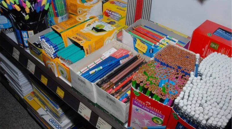 Pais se antecipam nas compras de materiais escolares em Colatina para driblar aumentos de preços