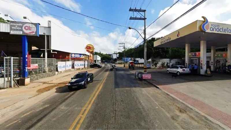 Criminoso armado assalta posto de combustíveis e foge de motocicleta, em Colatina