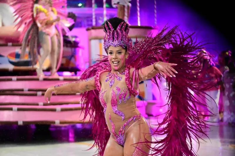 Chegou o que faltava homenageia goiabeiras e celebra cinquentenário em desfile no Sambão do Povo