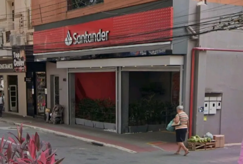 Mulher é assaltada após deixar banco no Centro de Colatina