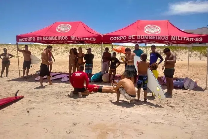Curso gratuito para surfistas ensinará técnicas de salvamento em Guriri e Conceição da Barra