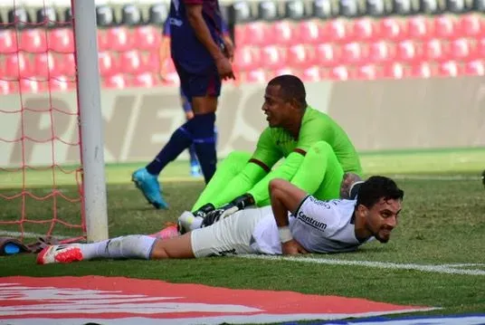Botafogo perde para o Madureira e se complica no Campeonato Carioca