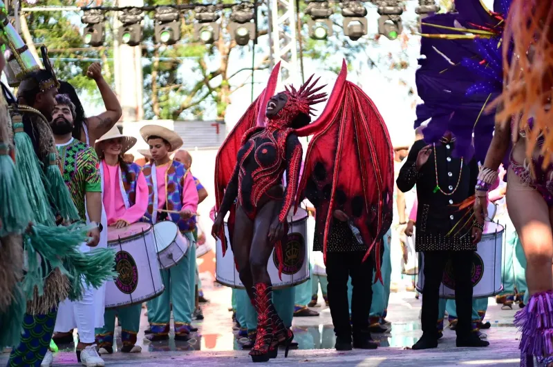 Imperatriz do Forte encerra desfiles do grupo especial e celebra cultura angolana no Carnaval de Vitória 2025