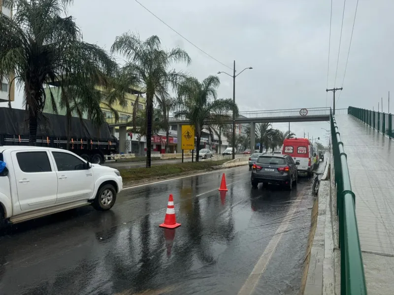 Estudante de 16 anos se envolve em acidente com carro na BR-101, em Linhares