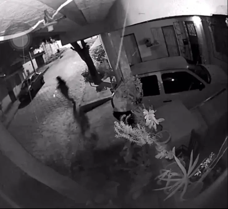Vídeo mostra homens armados atirando contra três pessoas em Colatina
