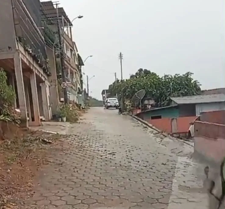 Comunidade: moradores do Morro Liberato, em Colatina, cobram asfaltamento de rua com trecho crítico e apontam riscos no transporte escolar