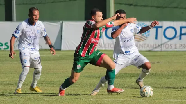 Vitória vence nos pênaltis e avança às semifinais do Capixabão