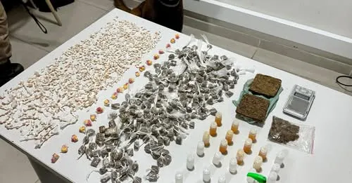 Polícia Militar apreende 1.570 pedras de crack e outras drogas em Guriri