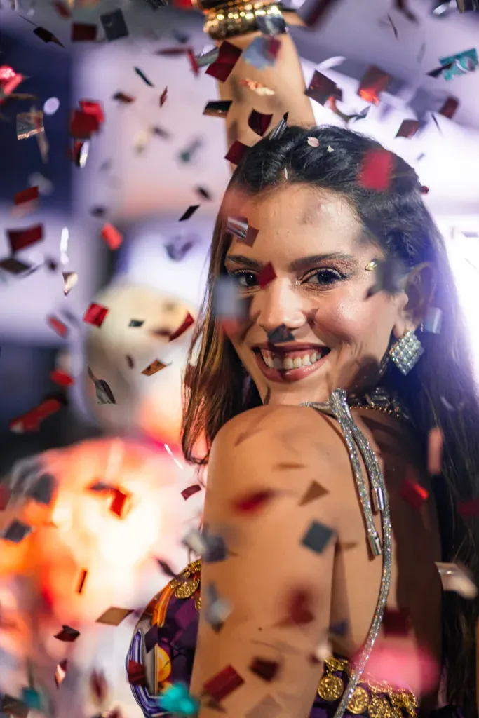 Carnapari 2025 atrai mais de 600 mil visitantes e encerra desfiles com festa em Guarapari