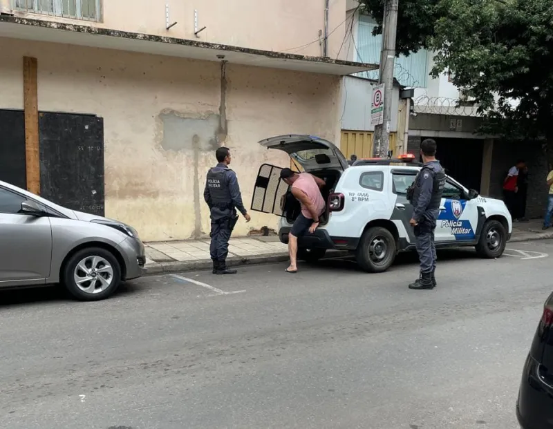 Motorista embriagado causa sequência de colisões nesta manhã em Colatina e acaba preso; veja vídeo