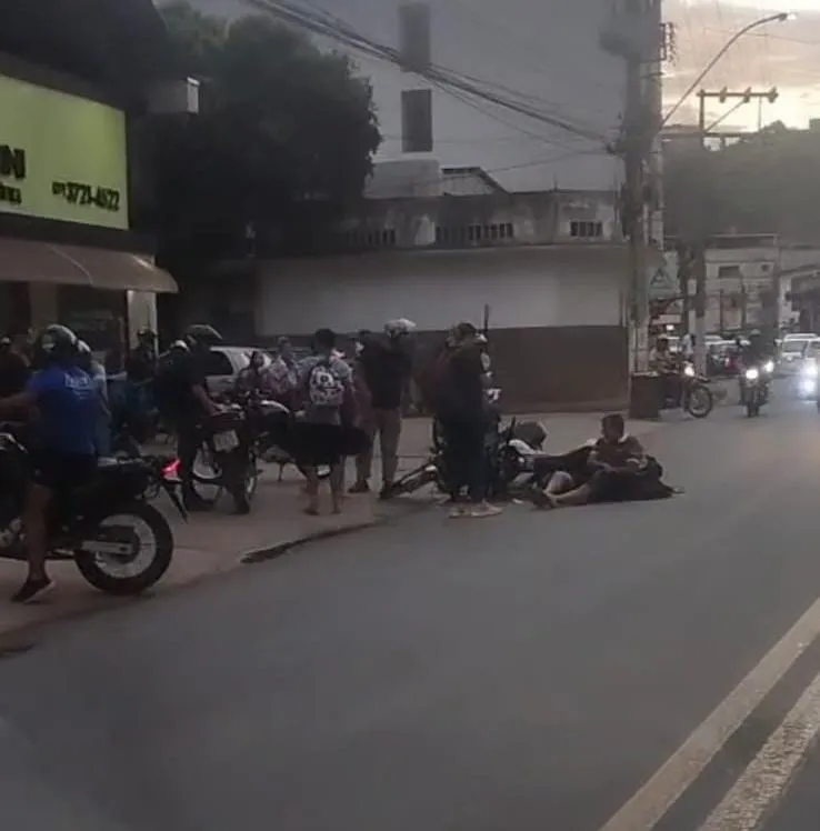Colisão entre duas motos em avenida movimentada de Colatina mobiliza resgate