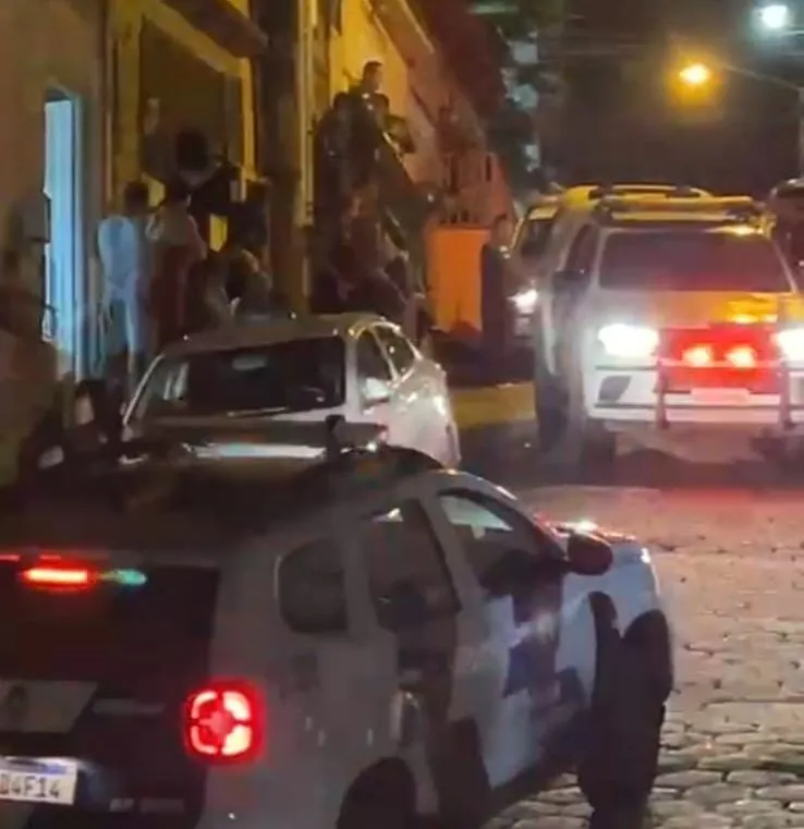 Após passar a mão em criança de 12 anos, dono de bar ameaça mãe com arma e é preso em Colatina