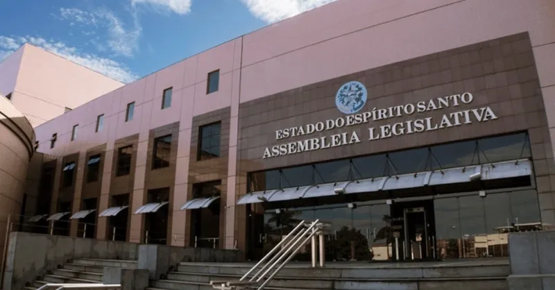 Presidente da Ales autoriza aumento de 233% na cota de gabinete dos deputados estaduais