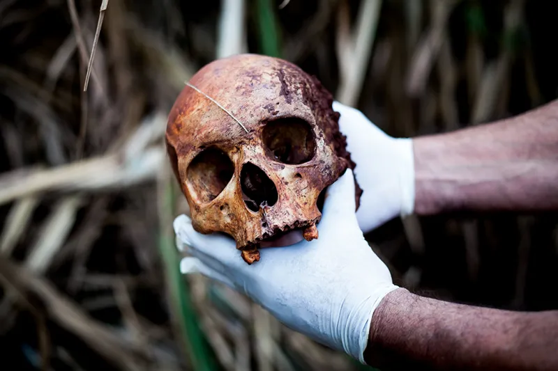 Ossada humana encontrada no Cemitério de Marilândia vira caso de polícia
