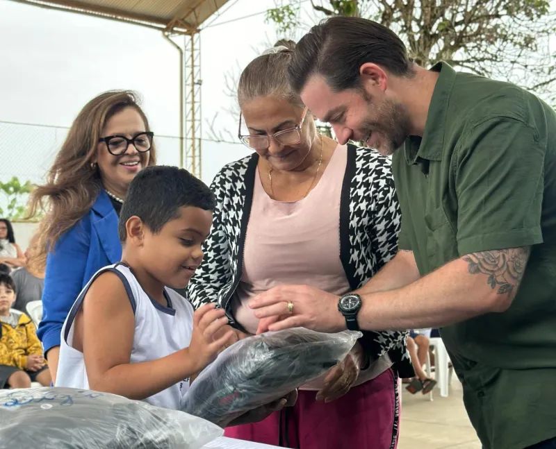 Prefeitura de Colatina inicia entrega de uniformes escolares para alunos da rede municipal