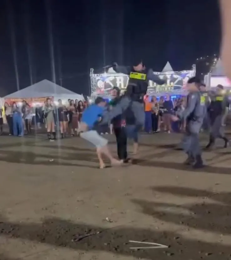 Policial dá ‘voadora’ para separar briga durante festa de 62 anos de São Gabriel da Palha