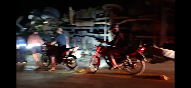Motorista de caminhão é preso após carga tombar e matar motociclista em Santa Teresa
