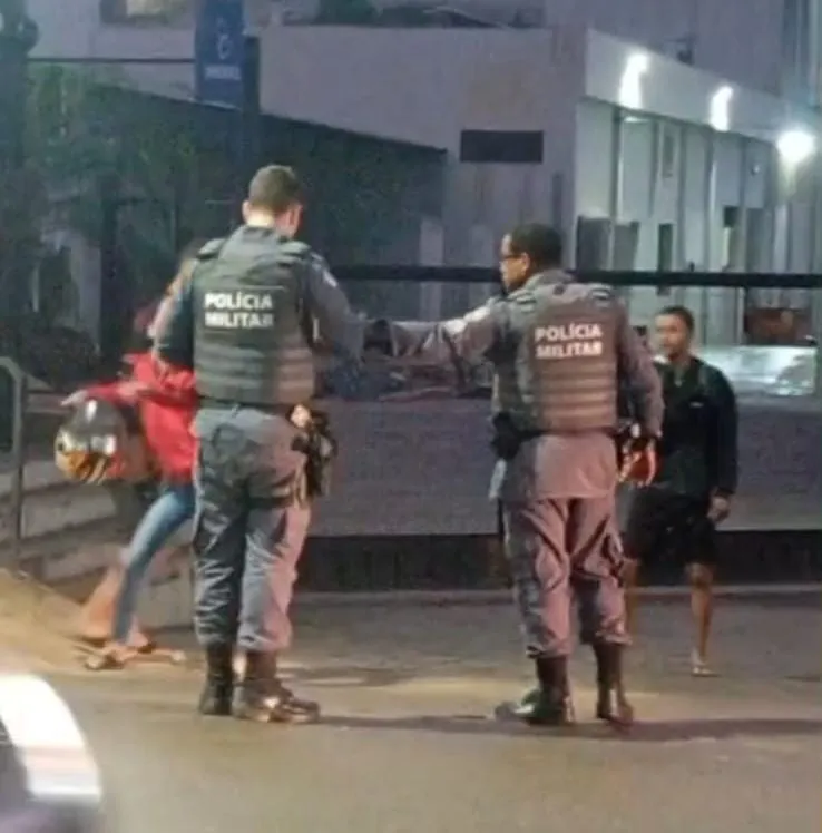 Ação da PM no bairro Carlos Germano vira caso de desacato e leva família ao DPJ, em Colatina