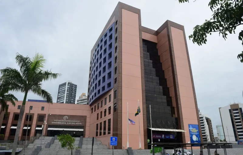Concurso da Assembleia Legislativa do ES terá salários de até R$ 9 mil e 35 vagas; veja os cargos e benefícios