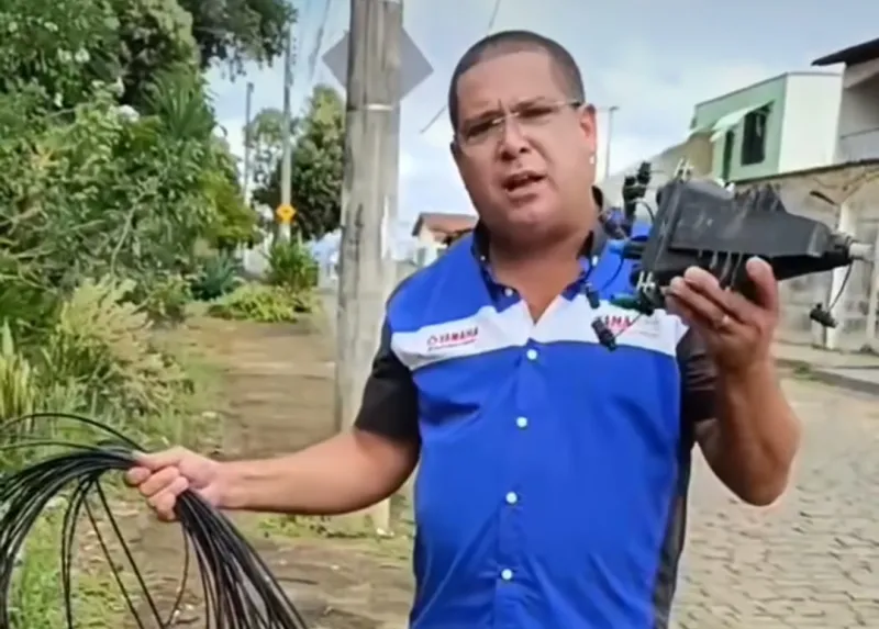 Ferreirinha pede urgência para aprovação do projeto lei de sua autoria, que organiza cabos de telefonia, tv a cabo e Internet nos postes em vias públicas