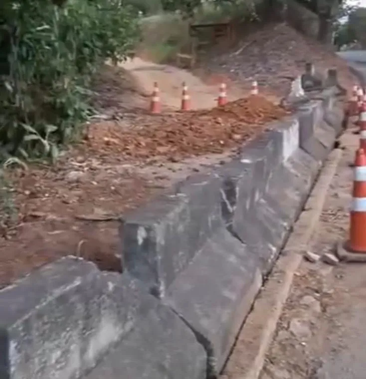 Produtores de café e moradores protestam contra fechamento de acesso à comunidade em Colatina