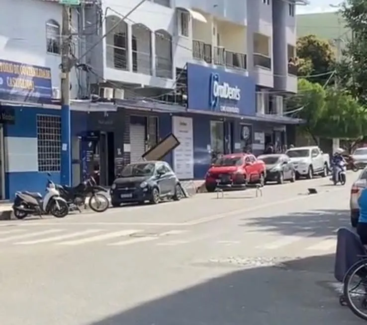 Vídeo: ex-cliente insatisfeito com repasse de indenização da Samarco invade escritório de advogado e causa destruição em Baixo Guandu
