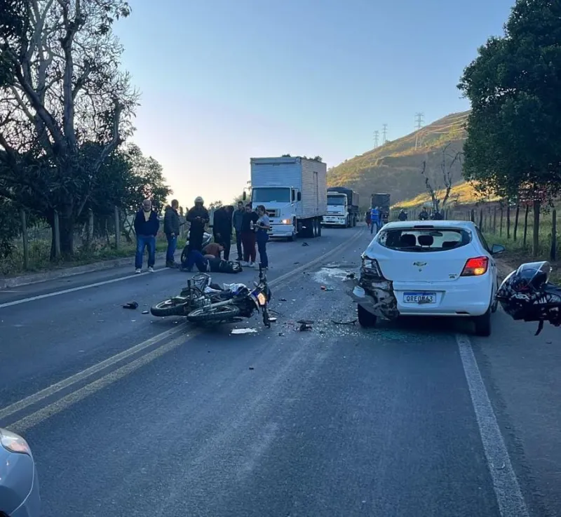 Motociclista fica ferido em grave acidente no distrito de Baunilha, nesta segunda-feira (30), em Colatina