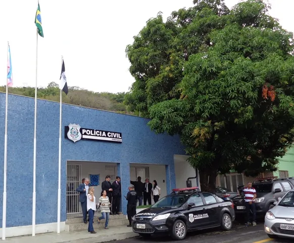 Homem é preso por tráfico de drogas com submetralhadora em Itaguaçu