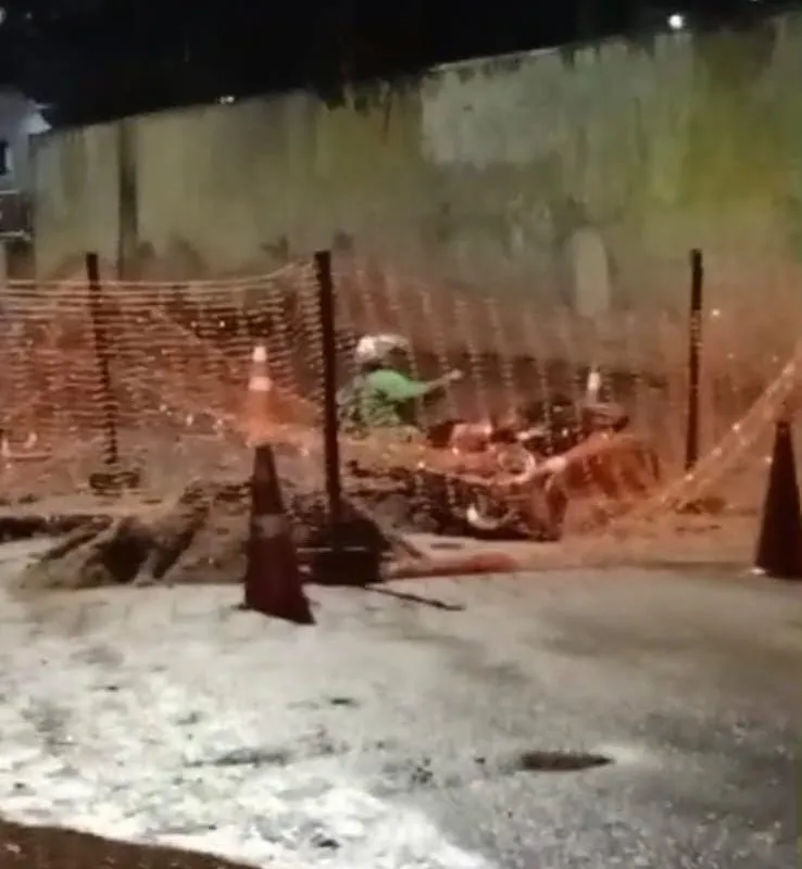 Motoboy sofre acidente em Colatina ao derrapar em lama na Rodovia do Café