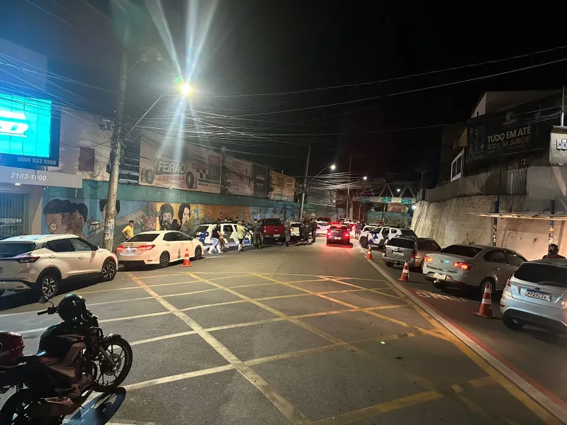 Operação Força Total aborda 126 veículos em blitz na Avenida Silvio Avidos, em Colatina